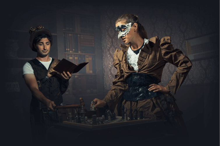 Un homme et une femme habillés en style steampunk tentent de résoudre une énigme dans un escape game