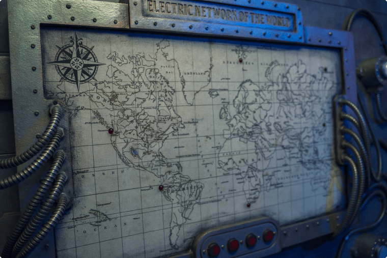Une carte du monde vintage dans un escape game Steampunk