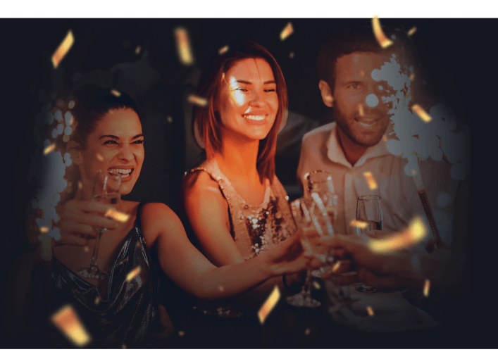 des amis qui fetent un anniversaire dans un escape game a Lyon