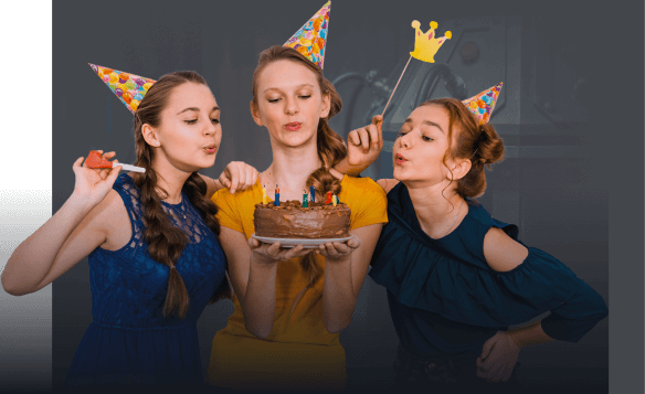 trois filles celebrant dans un escape game a Lyon